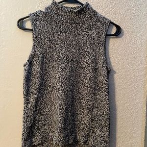 Evan Picone sleeveless Sweater!!
